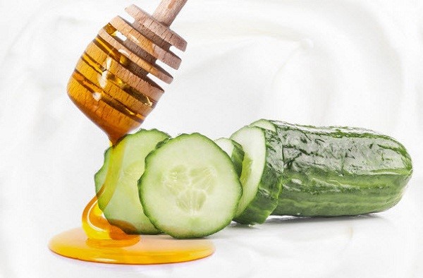 Mặt nạ trắng da cho bà bầu dưa leo và mật ong