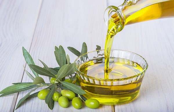 Phòng ngừa rạn da cho bà bầu bằng dầu oliu nguyên chất