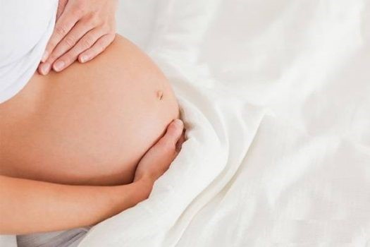 Nên giữ hơi thở đều đặn việc sinh em bé sẽ đơn giản và dễ dàng hơn