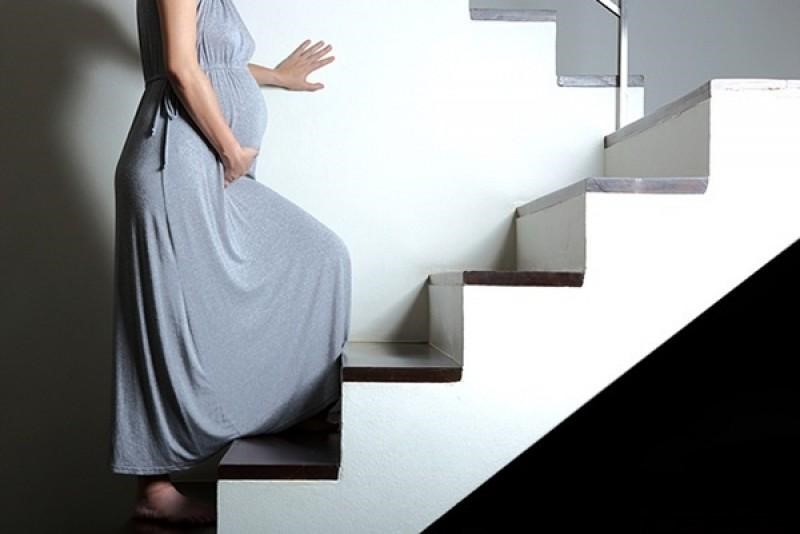 Lạm dụng cầu thang để vận động sẽ không tốt cho mẹ bầu