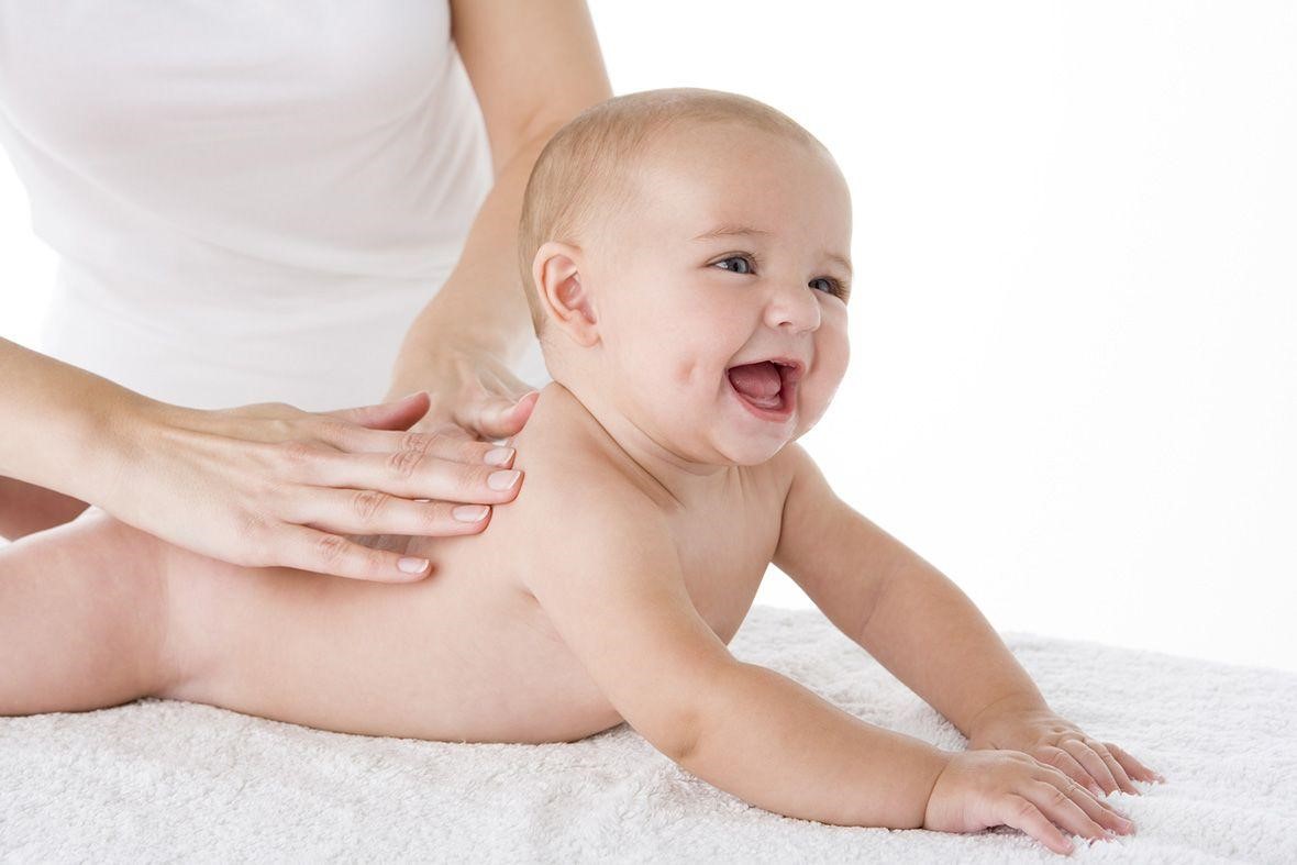 chăm sóc bé sơ sinh luôn khỏe mạnh là mong muốn của mọi cha mẹ
