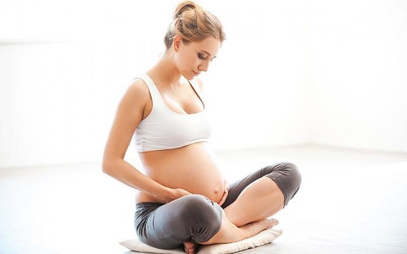 Tập luyện nhẹ nhàng sẽ giúp mẹ có cơ thể dẻo dai hơn