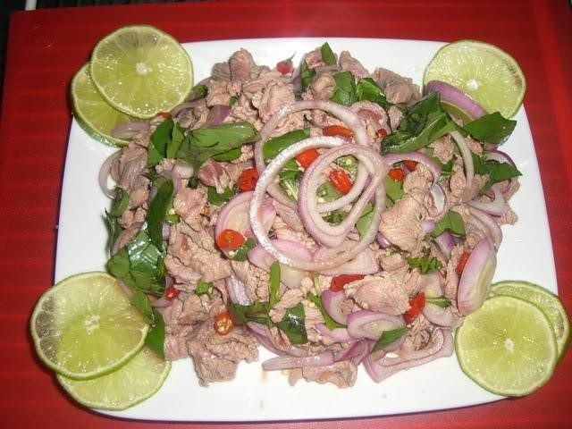 Tránh các món tái, nên ăn uống các món được nấu chín kỹ