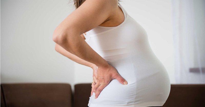 Đau lưng ở mẹ bầu xảy ra rất thường xuyên, phổ biến