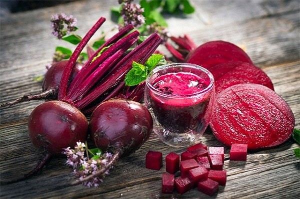Phương pháp chăm sóc da mặt bằng củ dền