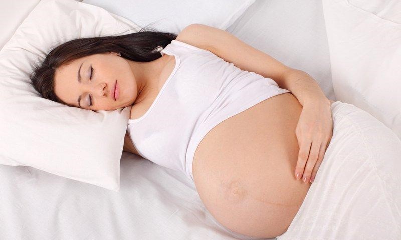Giấc ngủ và tư thế ngủ mẹ bầu khi mang thai rất quan trọng
