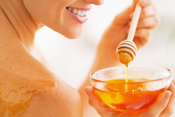 Trị rạn da bằng mật ong